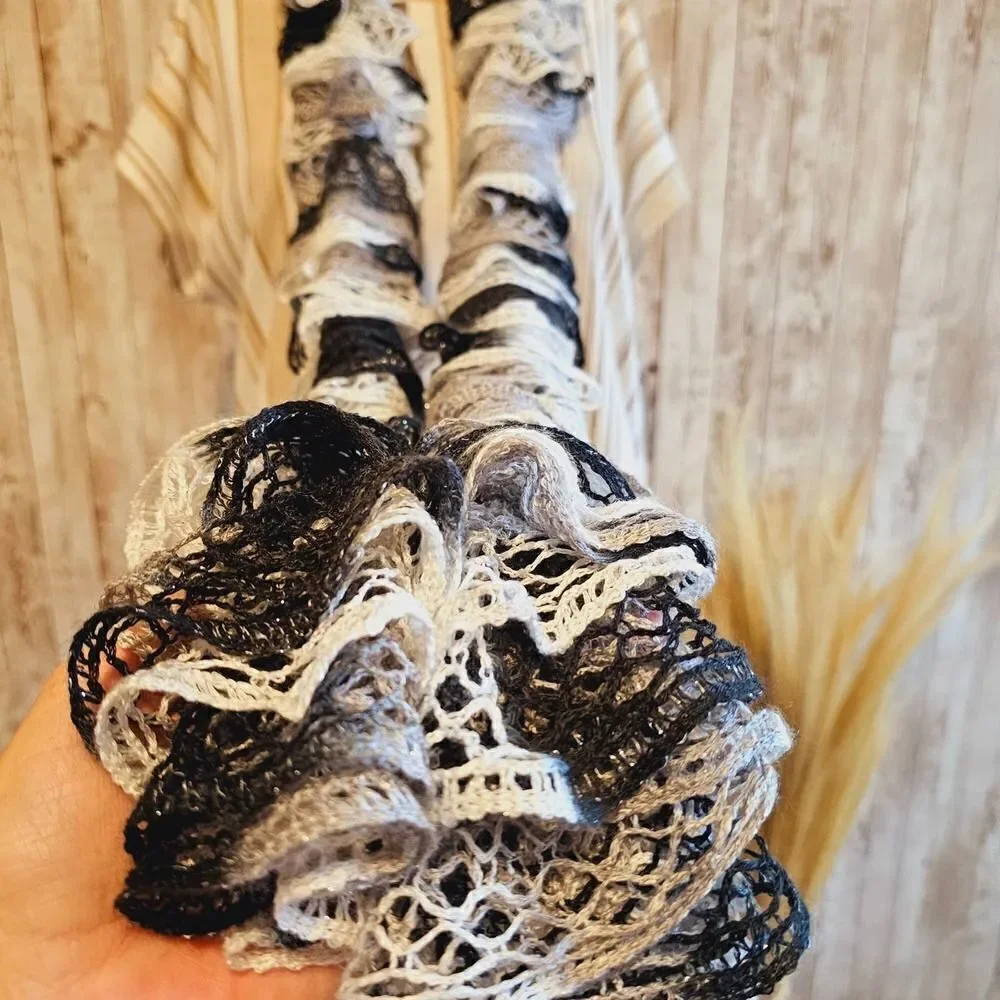 Women's scarf - Picture 4 of 4